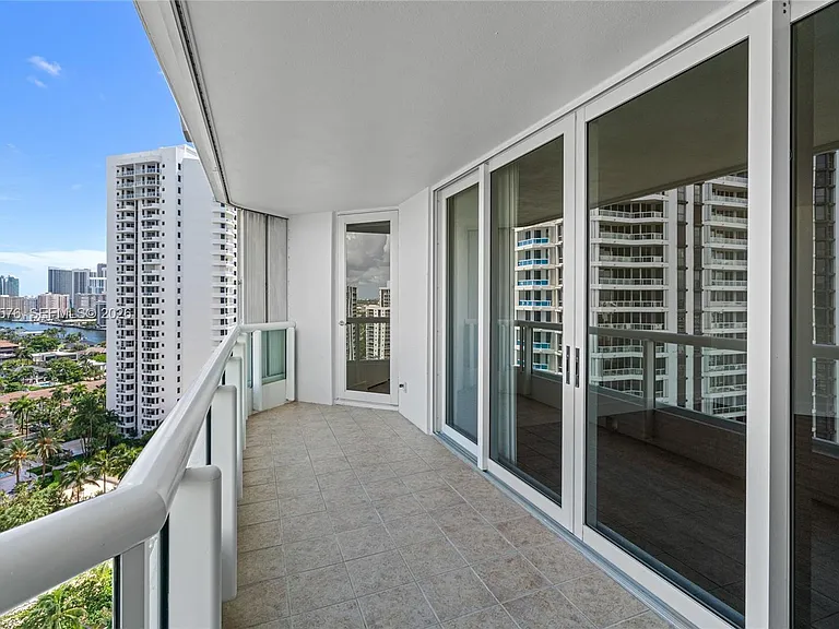 21055 Yacht Club Dr #1903 — Photo 40