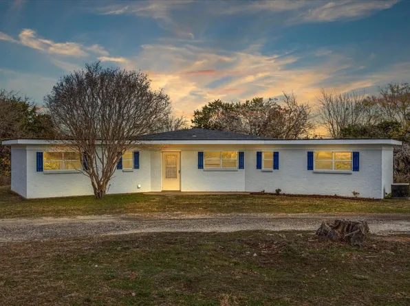 922 W Apache Trl, Granbury, TX 76048