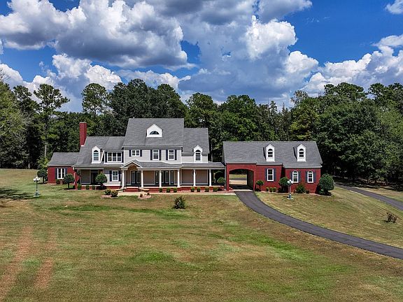 4th image of 899 Lexington Ln