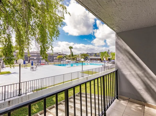 8821 W Flagler St APT 210, Miami, FL 33174