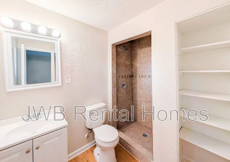 520 Clermont Ave S — Photo 8