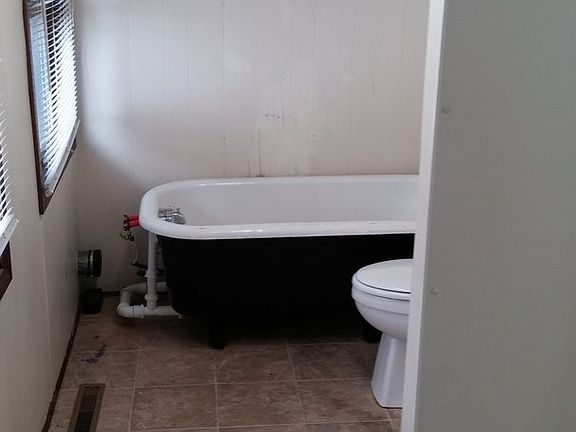 4th image of 1000 W Oakland Ave #A
