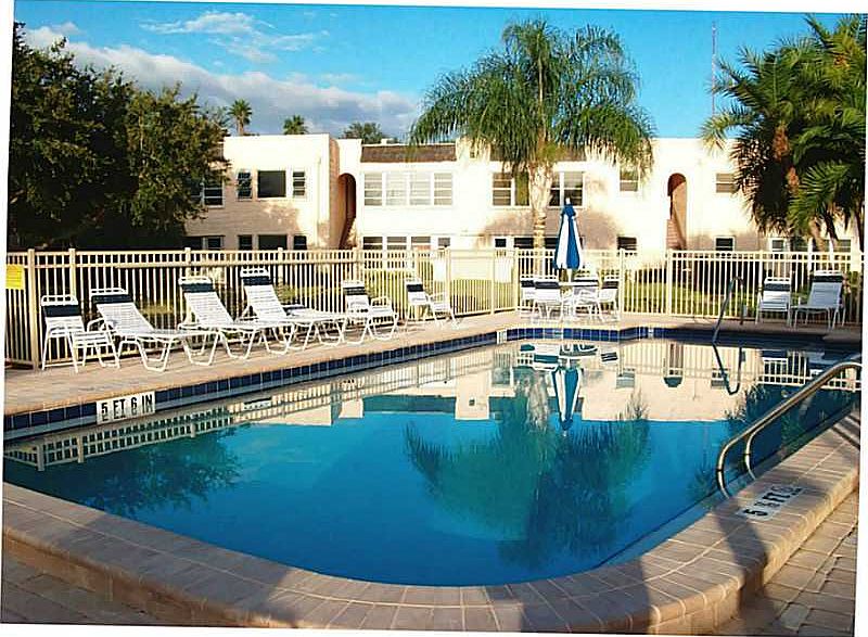 1st image of 204 Fernwood Cir #204