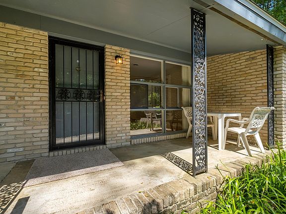 3rd image of 2310 Mavis Cir