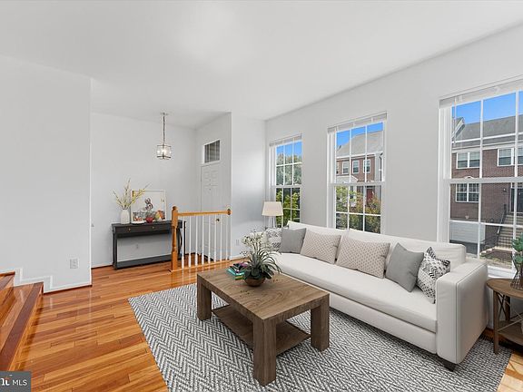 3rd image of 2550 James Monroe Cir