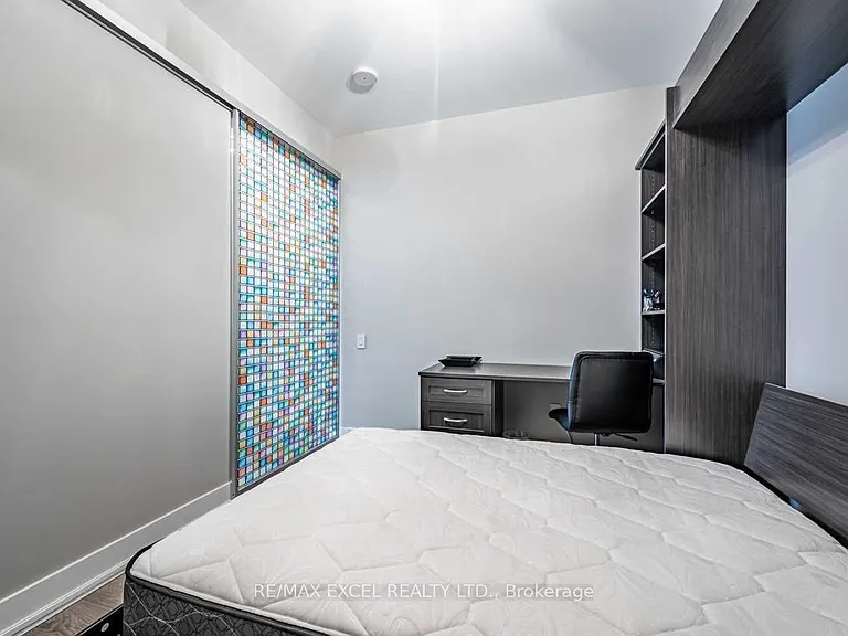 30 Roehampton Ave #619 — Photo 17