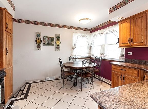 5th image of 740 W Hinsdale Ave
