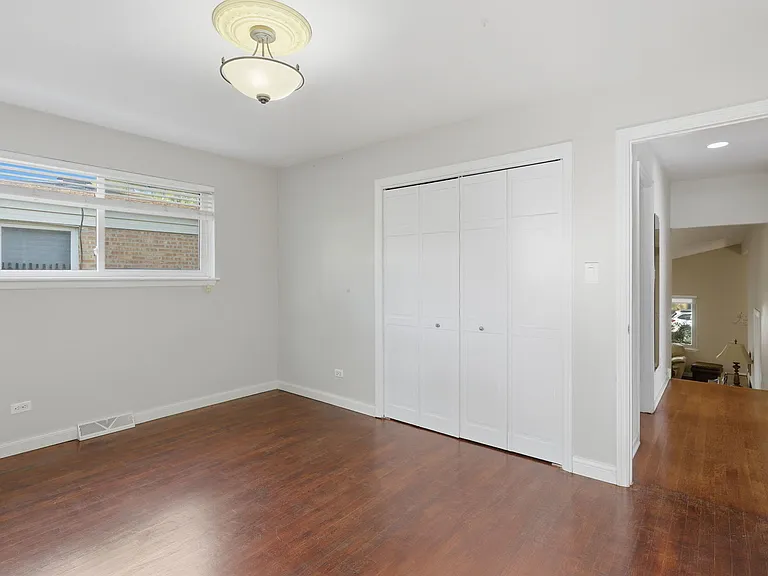 613 Leamington Ave — Photo 6