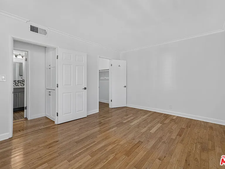 1301 N Flores St #4 — Photo 23