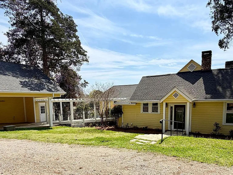 321 Cove View Ct — Photo 1
