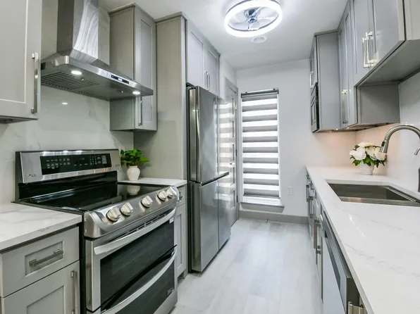 2300 Augusta Dr APT 28, Houston, TX 77057
