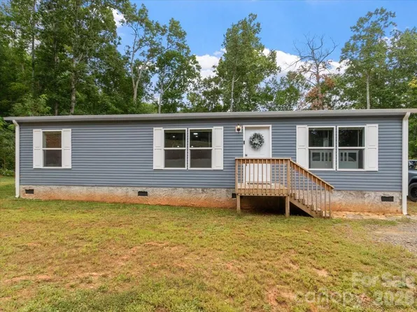 472 Laurel Heights Dr, Burnsville, NC 28714