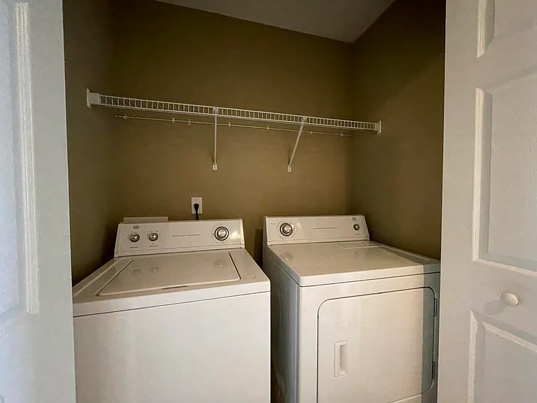 713 Hemingway Cir — Photo 6