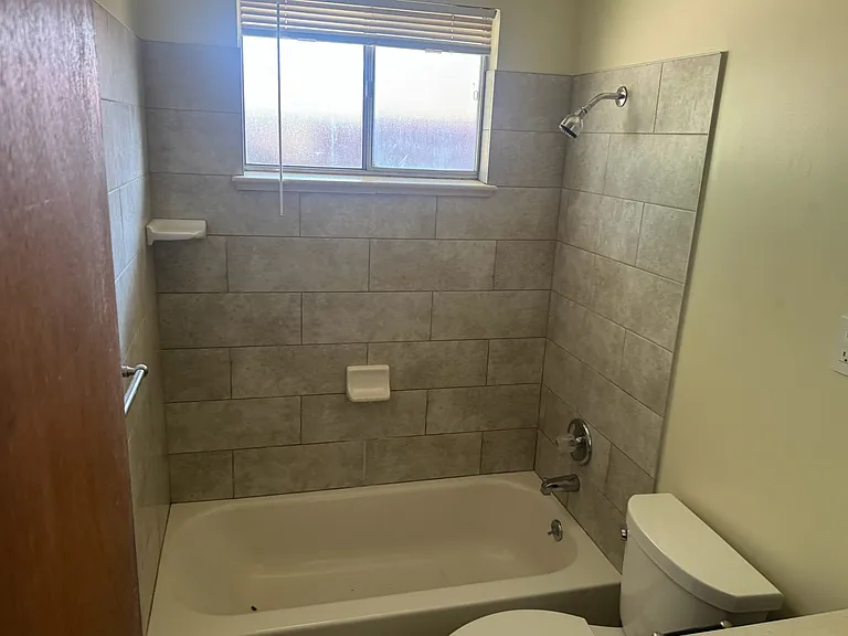 1628 S Locust St — Photo 31