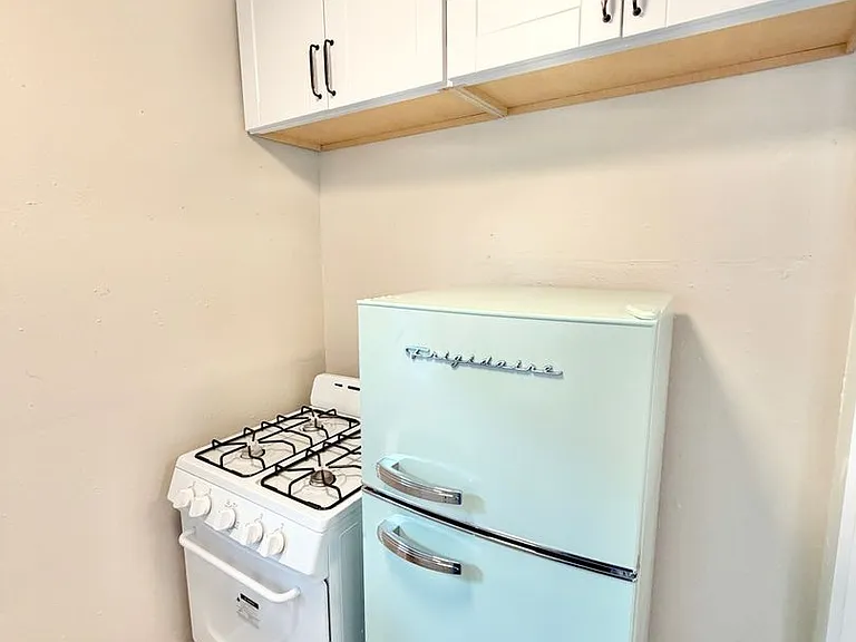 209 E Willamette Ave #1/2 — Photo 7