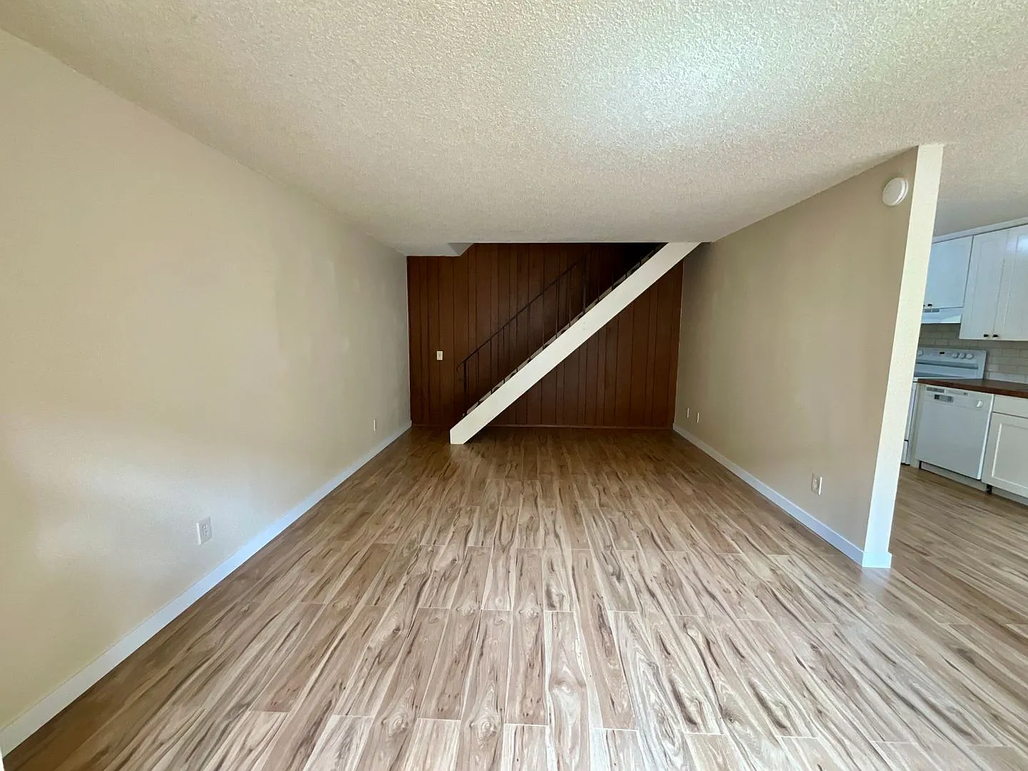 Updated 2BR Apartment in Everett — Photo 4
