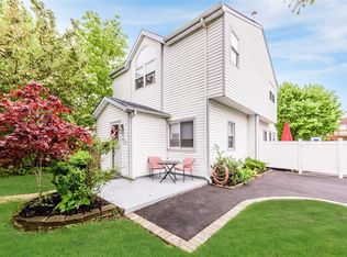 147 Cherubina Ln, North Babylon, NY 11703