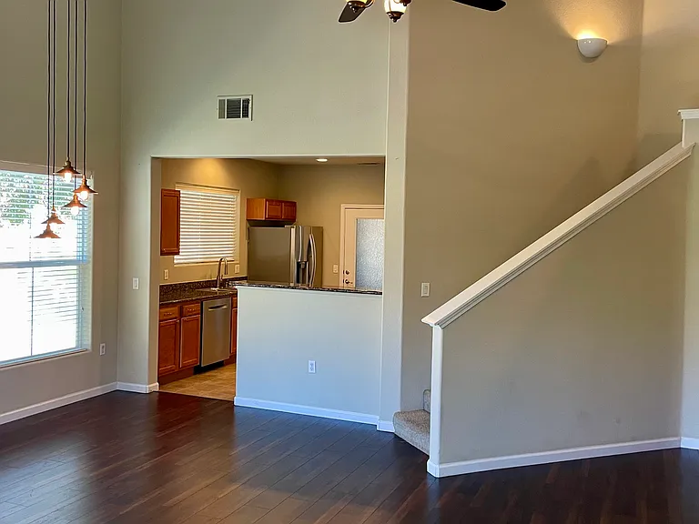 1012 Vessona Cir — Photo 5
