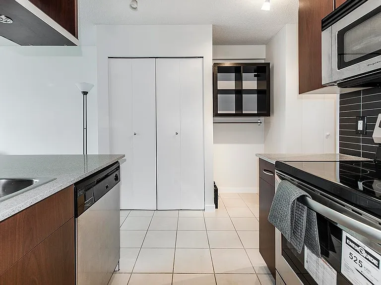 933 Hornby St #201 — Photo 6