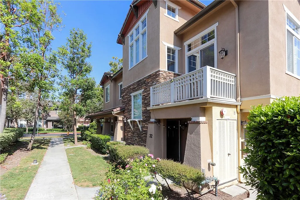 2 bed, 1388 sqft, $3,600 — Photo 2