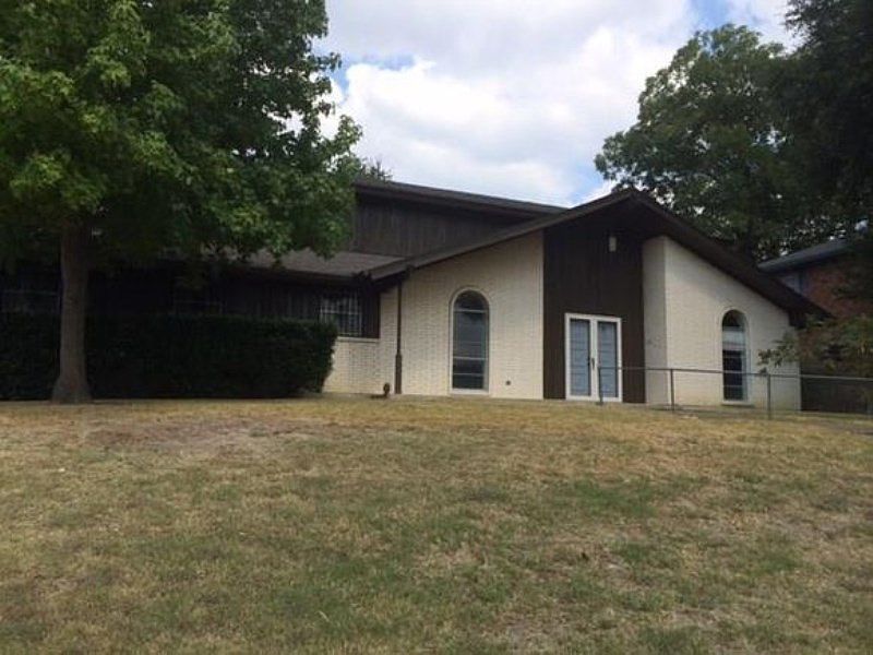 1st image of 206 Rockbrook Dr