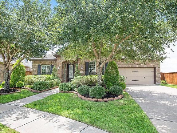 Lovely curb appeal, well manicured landscaping, sprinkler system, cul-de-sac lot, greenbelt beyond the side fence, 3-car tandem garage with Epoxy coated floor.
