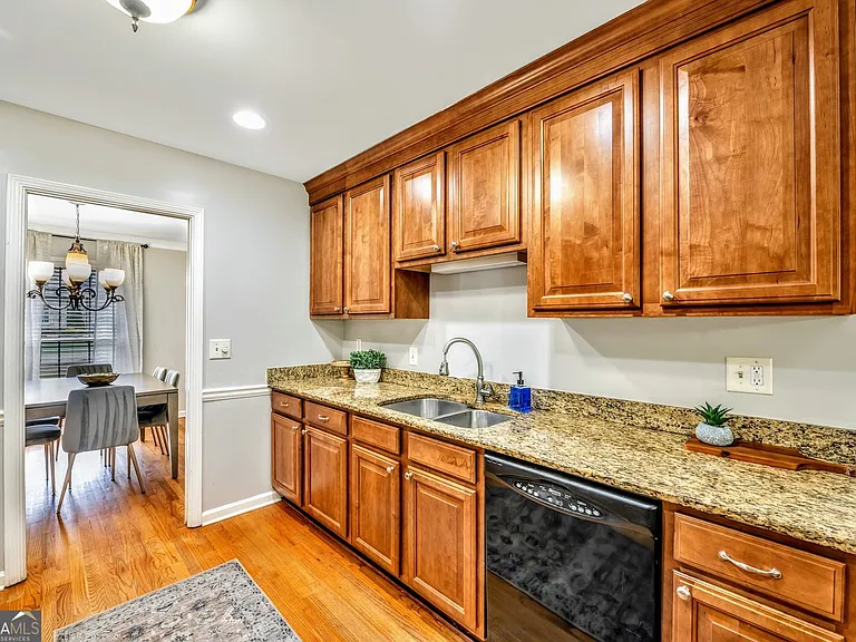 801 Mockingbird Ln — Photo 12