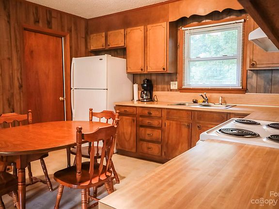 3rd image of 2118 Cameo Dr
