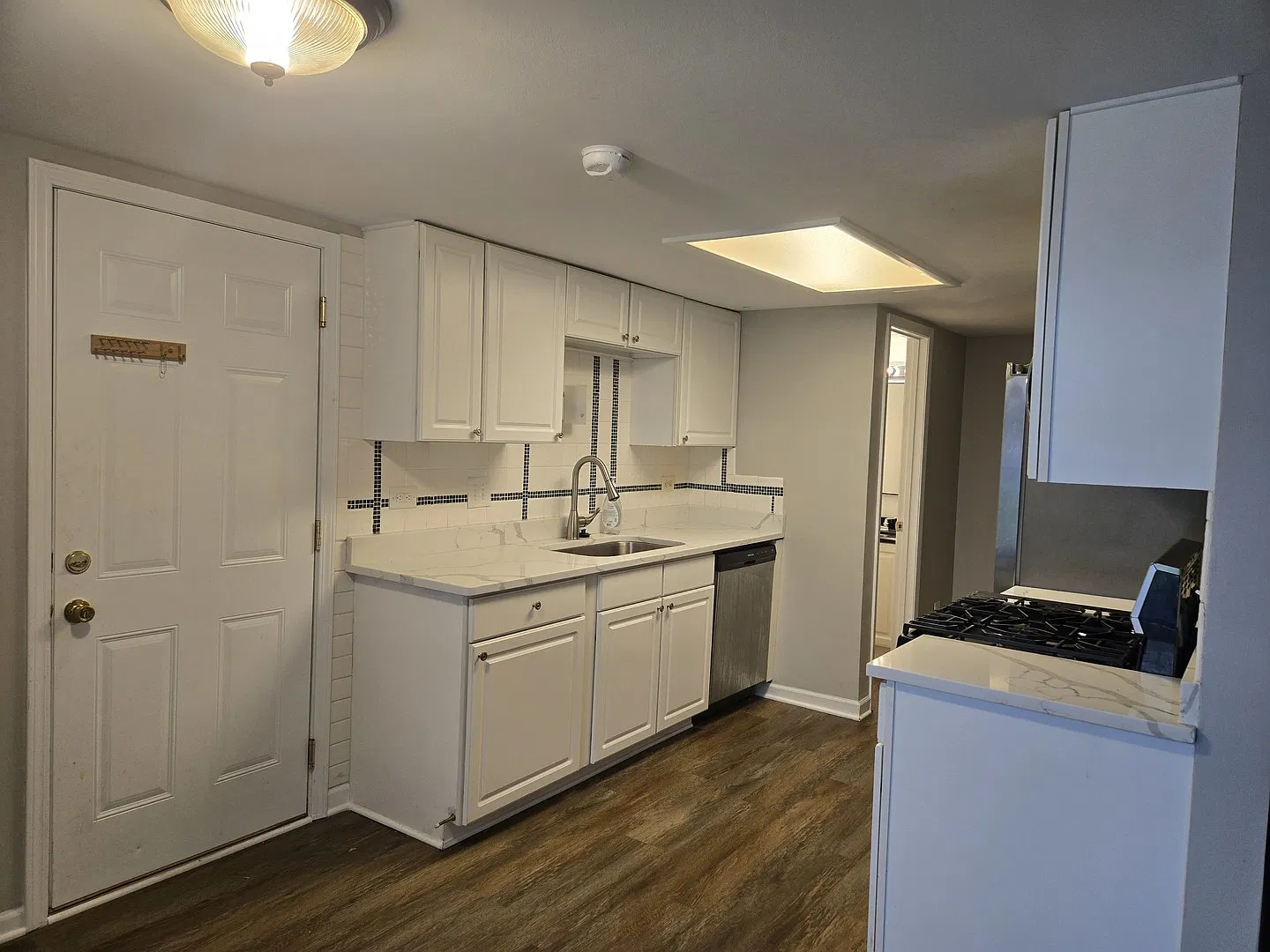 2 bed, 1.5 bath, 1200 sqft, $2,200 — Photo 3