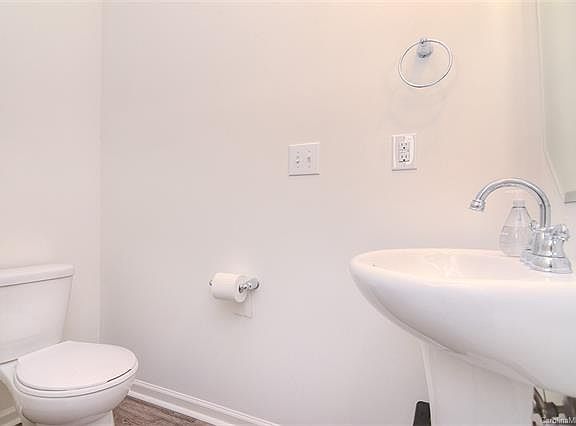 5th image of 4697 Yarrow St