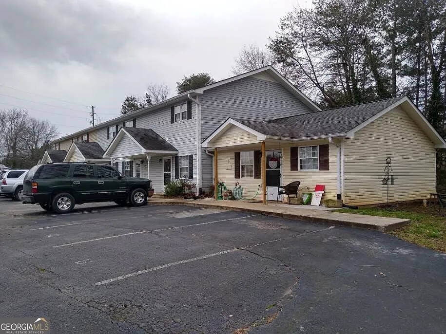 2 bed, 1.5 bath, 1000 sqft, $1,250 — Photo 2