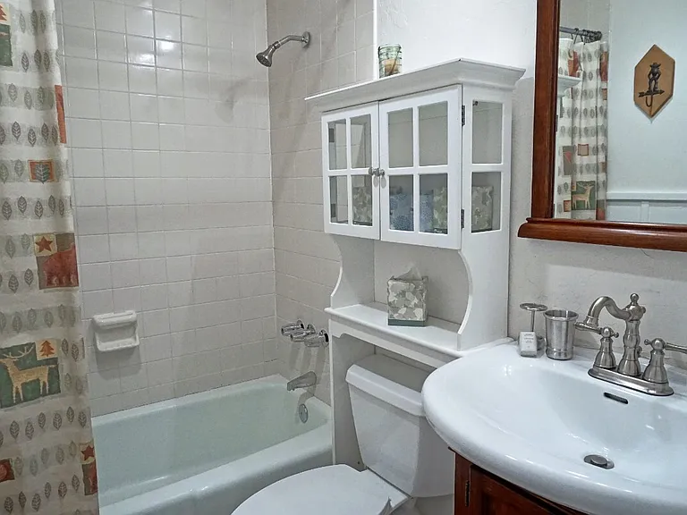 2586 Davos Trl W — Photo 20