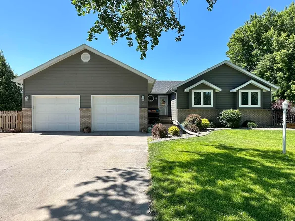 3 Redwood Dr, Kearney, NE 68845