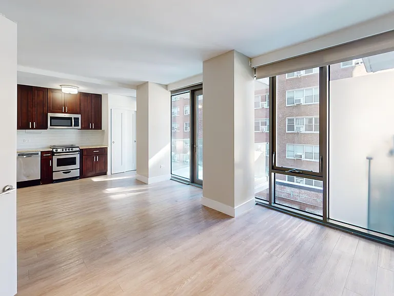 237 E 34th St #605 — Photo 6