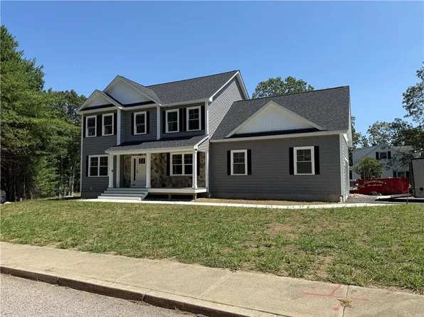 293 Station St, Coventry, RI 02816