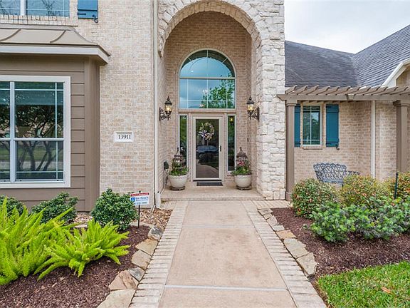 Beautiful Entrance into this 2 story masterpiece