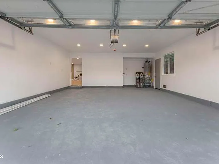2109 Young Ave — Photo 24