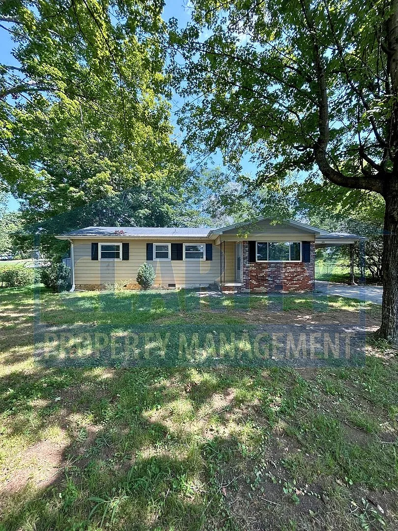 Centrally located 3 bedroom home! — Photo 1