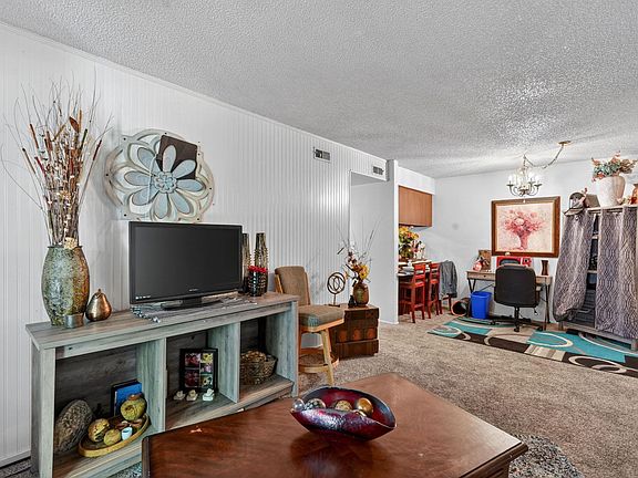 4th image of 1534 Bench Rd E #9