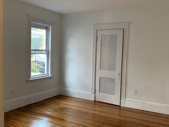 4th image of 22 Gardner St