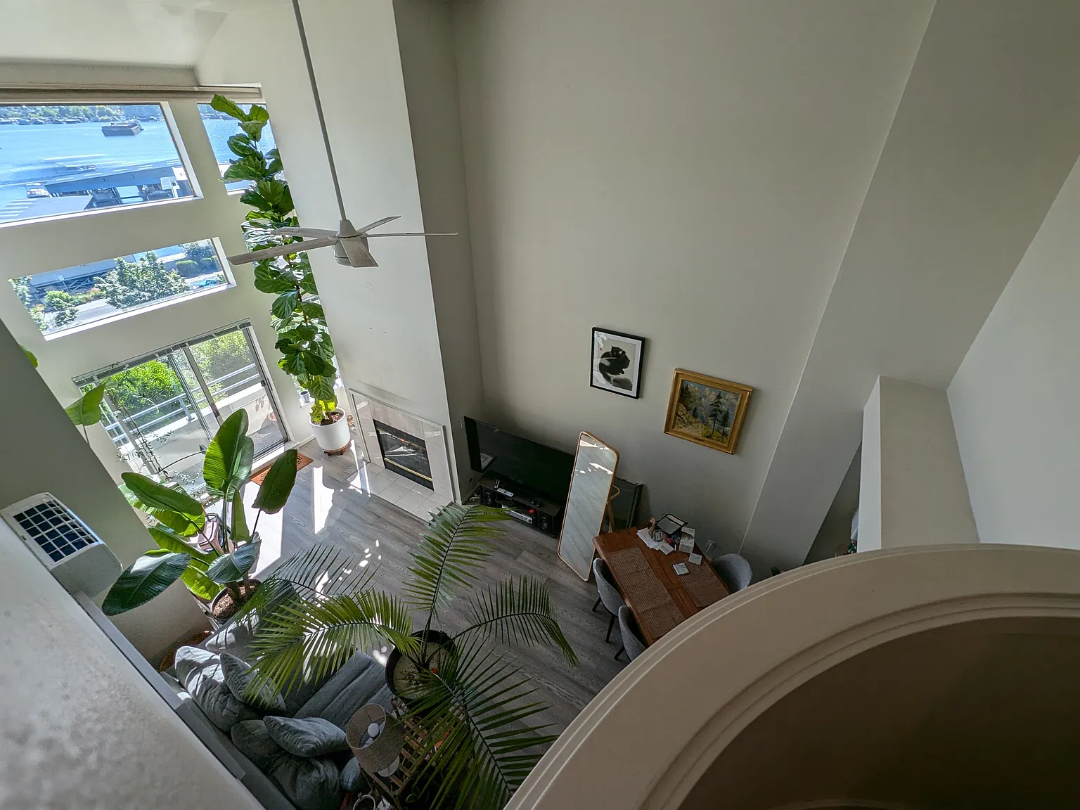 2 bed, 1575 sqft, $4,900 — Photo 2