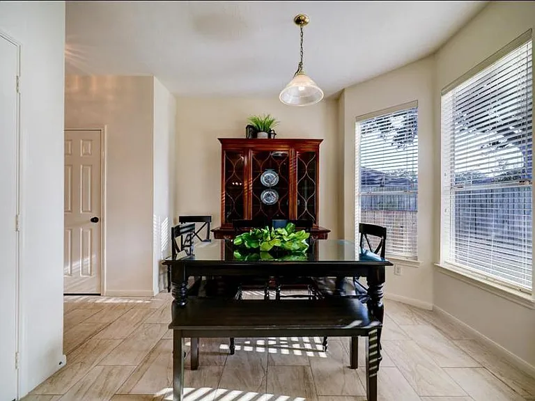 12918 Stratford Heights Dr — Photo 3