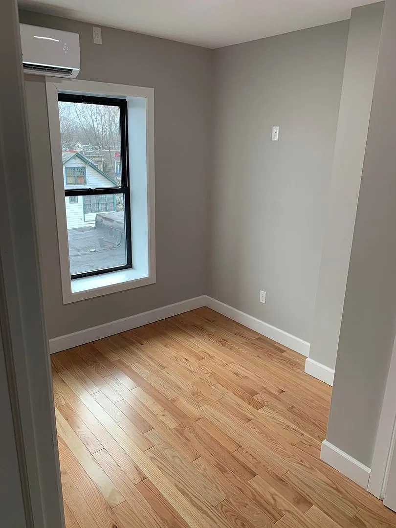 Brand New Renovated Apartments — Photo 1