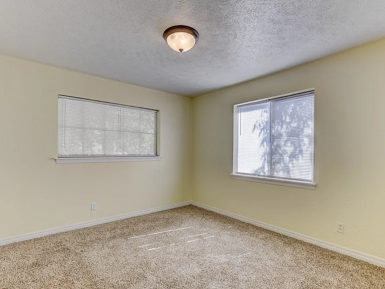 4172 NW 23rd St — Photo 4