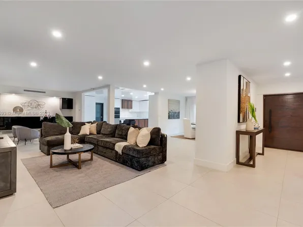 6800 SW 115th St, Pinecrest, FL 33156