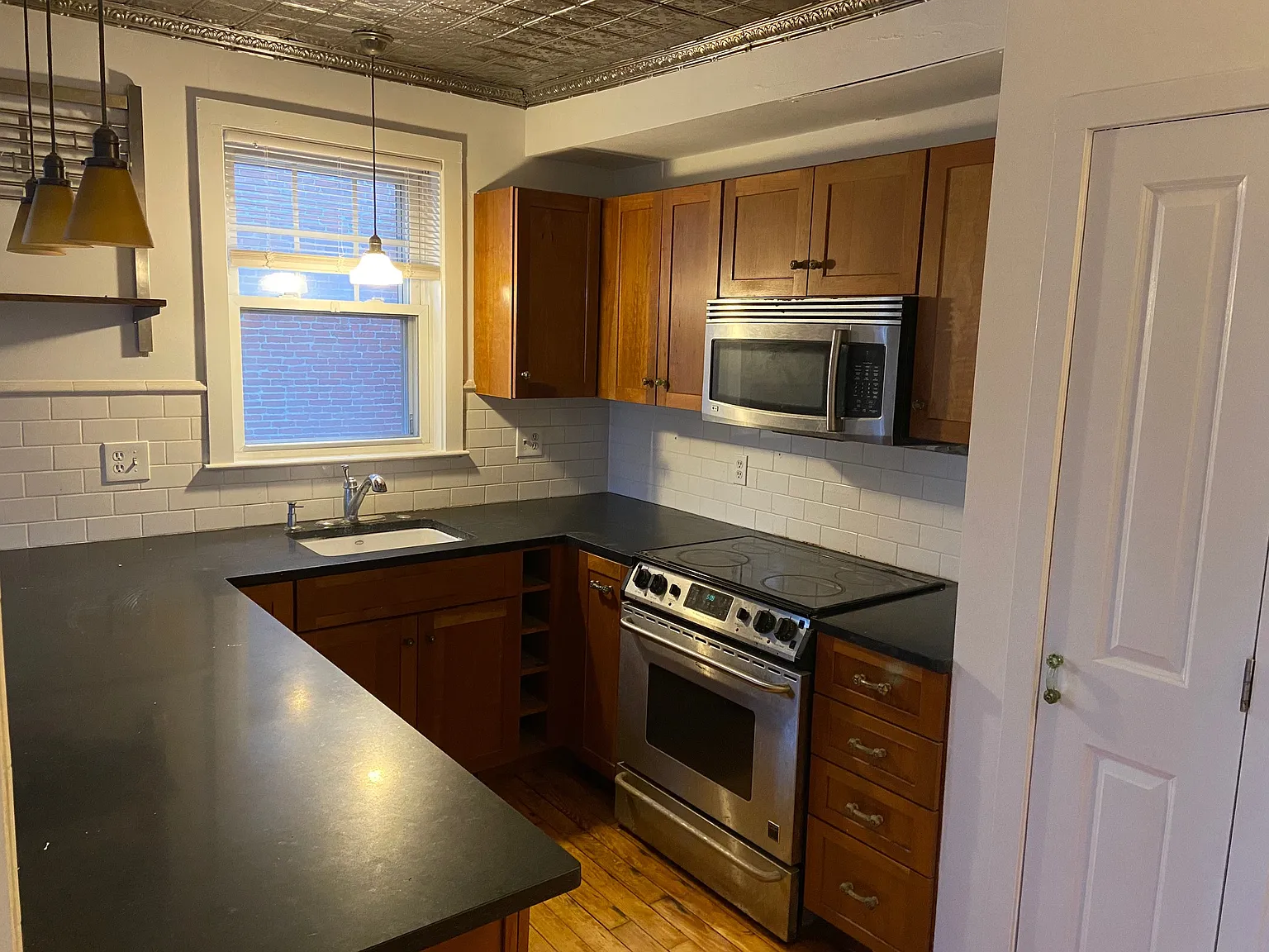 3 bed, 9999 sqft, $3,500 — Photo 3