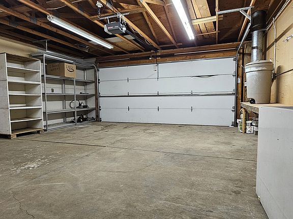 4th image of 309 Arthur St