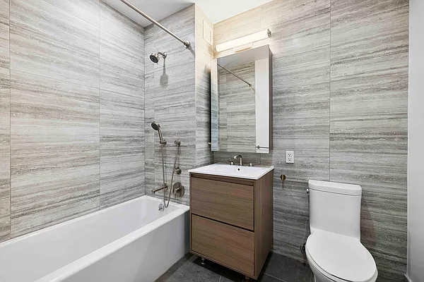 Bathroom, photo 1