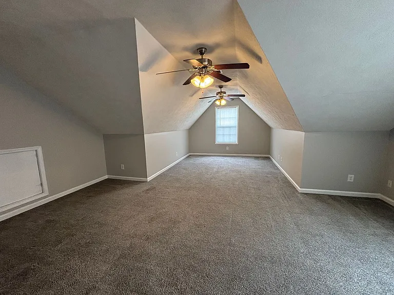 306 Chalet Cir — Photo 18