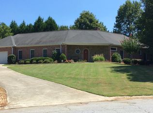 2273 Kingsland Dr, Dunwoody, GA 30360